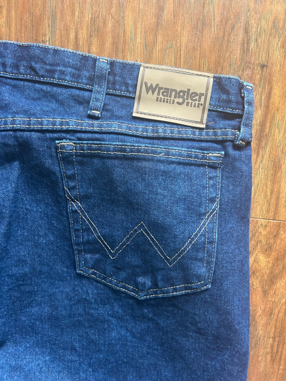 Wrangler Men's Relaxed Fit Dark Blue Denim Jeans - Picture 11 of 11
